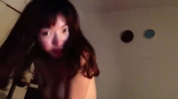 被抽插時淫亂滿足的表情真是飢渴口交騎乘位背後位都讓小穴濕的不要不要的