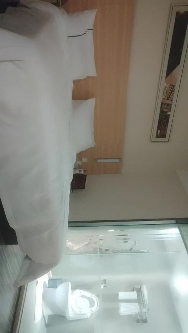 三哥少妇猎手风情万种小少妇疯狂舔穴水汪汪暴插白嫩美臀啪啪响射完抱起共浴难舍难分