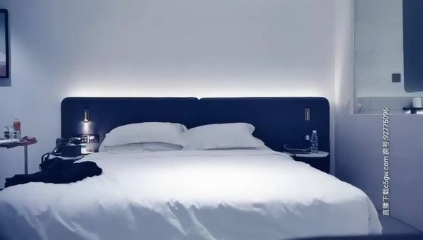 王先生酒店重金约了位身材颜值胜过女明星的极品外围女,鲍鱼紧致饱满,大长腿小蛮腰,各种高难度姿势狠狠爆干