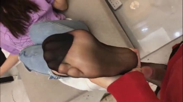 我的极品骚女友，楼梯间，商场更衣室，各种地方口交操逼